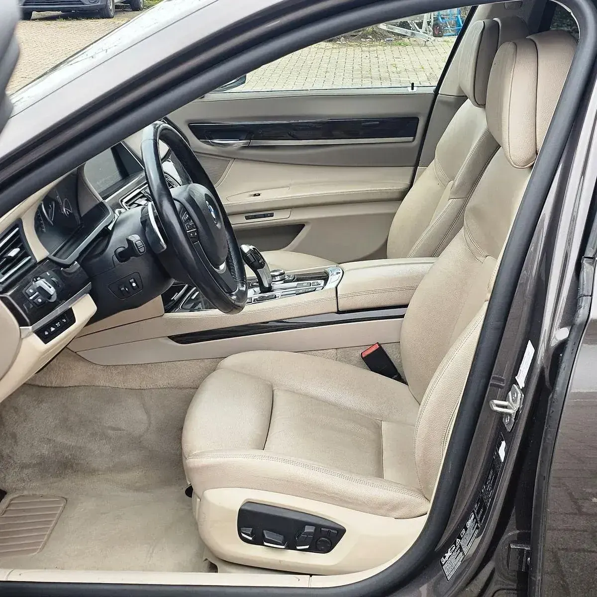 Gebraucht BMW 730 Comfort Edition 258 PS (189 kW) 2013 Braun Limousine