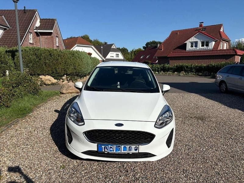Weiß Gebraucht 2018 Ford Fiesta Trend Kleinwagen | 6.900 € (Guter Preis) - Bild 1/4