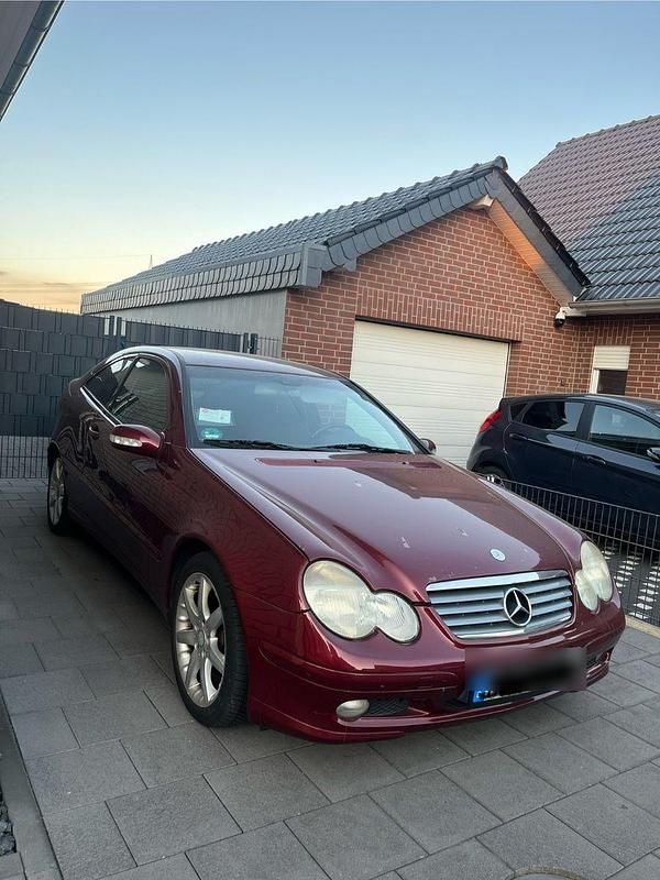 Rot Gebraucht 2001 Mercedes C180 Coupé | 2.000 € (Fairer Preis) - Bild 1/4