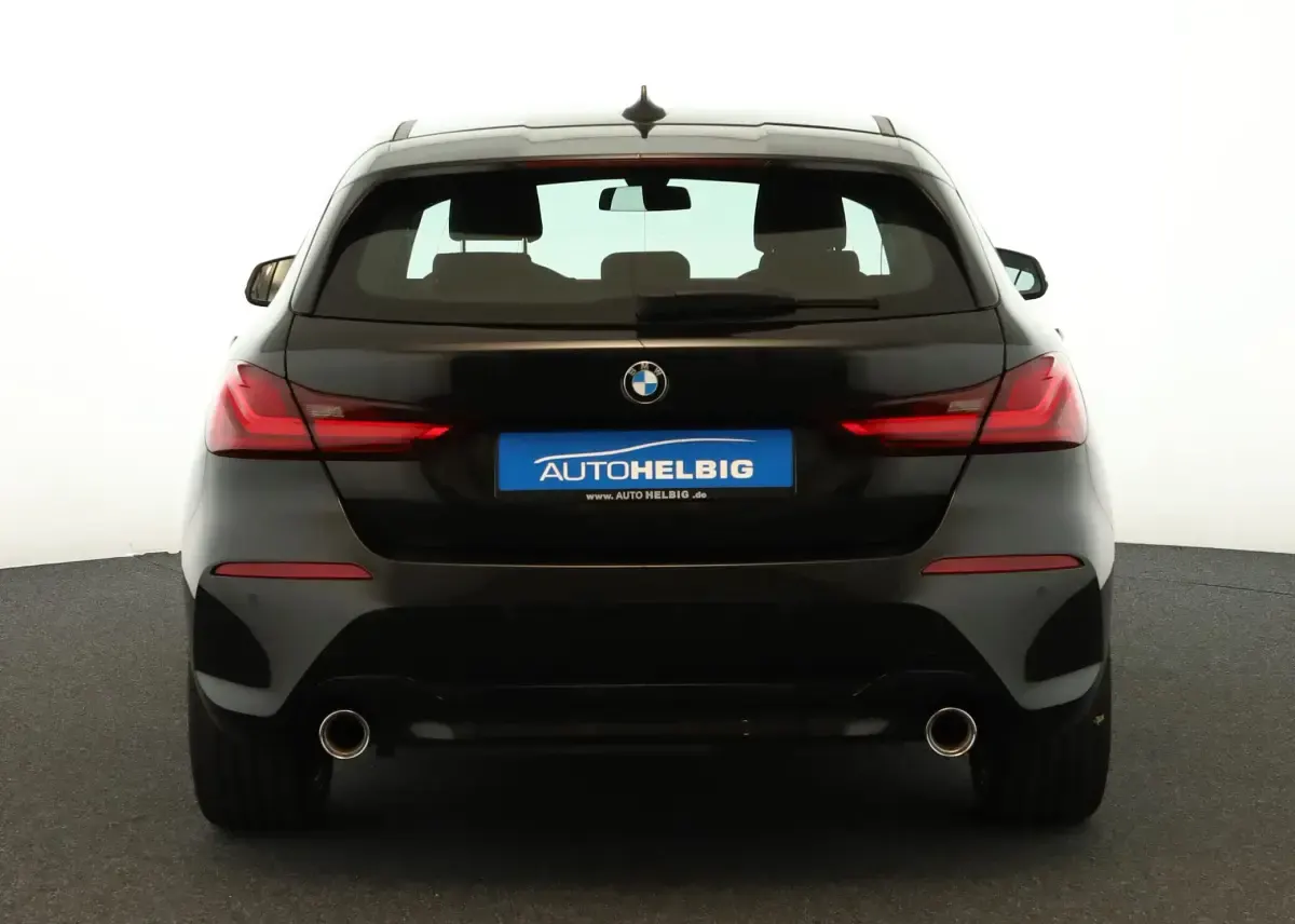 Gebraucht BMW 120 Advantage 190 PS (139 kW) 2023 Saphirschwarz metallic Kleinwagen