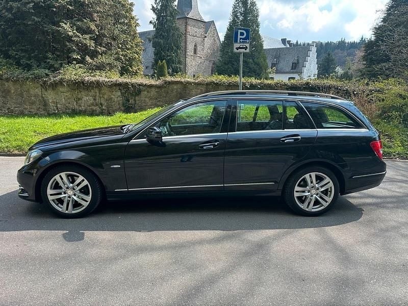 Gebraucht Mercedes C300 231 PS (169 kW) 2011 Schwarz Kombi