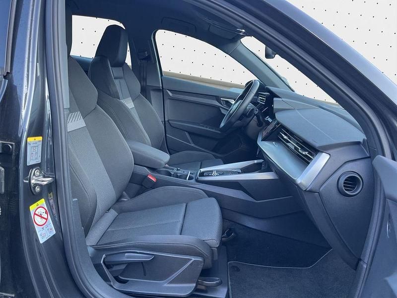 Gebraucht Audi A3 Ambiente 150 PS (110 kW) 2022 Manhattangrau metallic Limousine