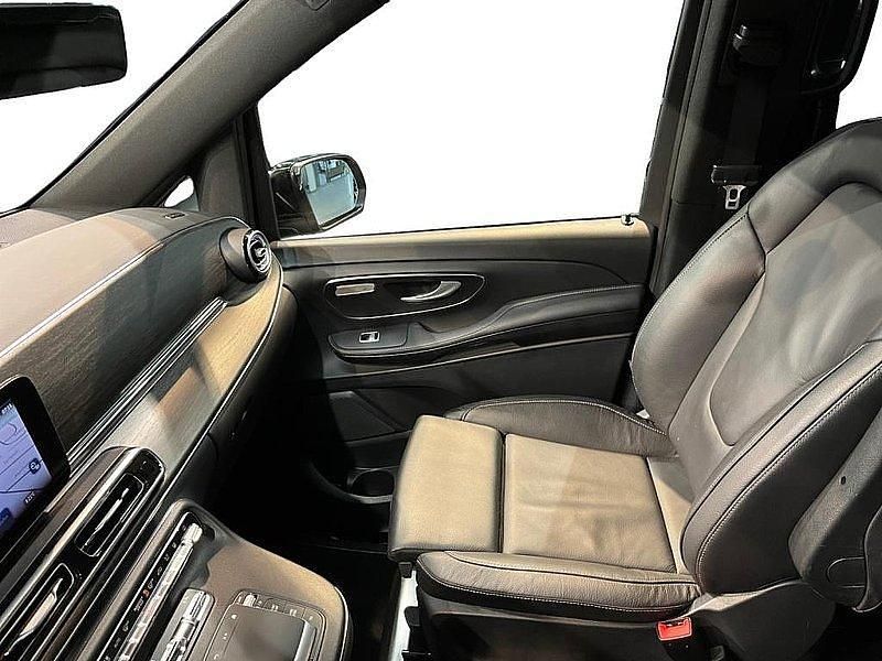 Gebraucht Mercedes V300 237 PS (174 kW) 2024 Obsidianschwarz metallic Van / Kleinbus