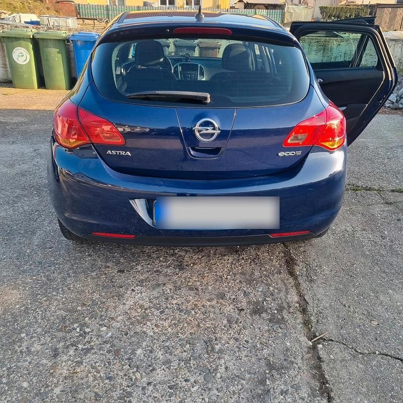 Gebraucht Opel Astra Selection 95 PS (69 kW) 2011 Blau Limousine