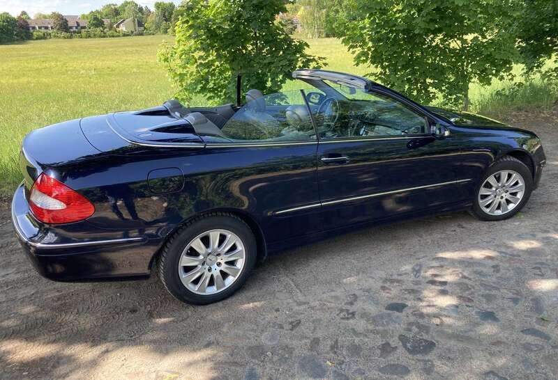 Blau Gebraucht 2005 Mercedes CLK280 Elegance Cabrio | 9.800 € (Guter Preis) - Bild 1/4