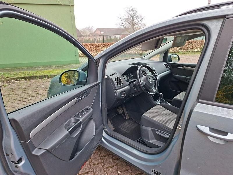 Gebraucht VW Sharan Trendline 140 PS (102 kW) 2015 Grau Van / Kleinbus