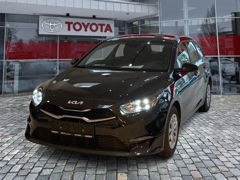 Gebraucht Kia Ceed 160 PS (117 kW) 2023 (1k) black pearl m (metallic) Kleinwagen