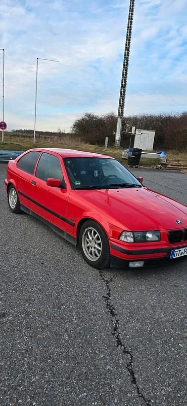 Gebraucht BMW 316 Basis 102 PS (75 kW) 1997 Rot Limousine