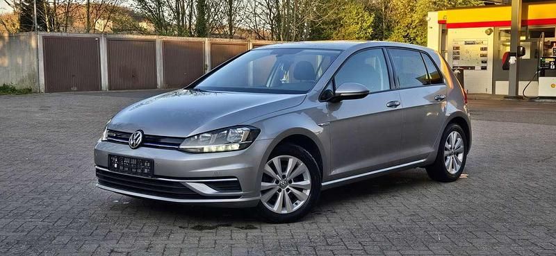Grau Gebraucht 2019 VW Golf VII Limousine | 14.200 € (Superpreis) - Bild 1/4