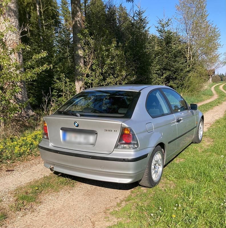Gebraucht BMW 318 143 PS (105 kW) 2002 Silber Coupé