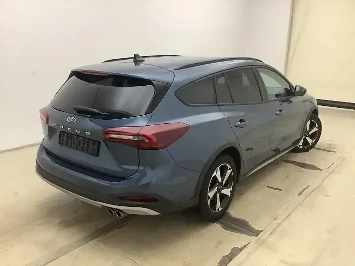 Gebraucht Ford Focus Active X 116 PS (85 kW) 2024 Chrome blue metallic Kombi