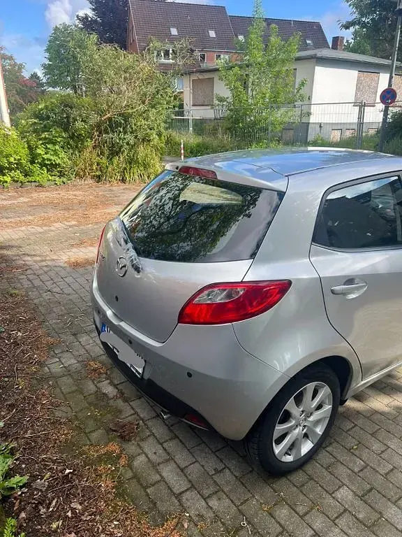 Gebraucht Mazda 2 Center-Line 84 PS (61 kW) 2011 Silber Kleinwagen