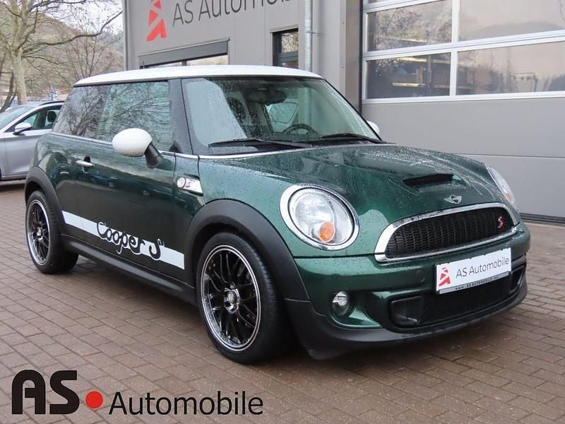 Gebraucht Mini Cooper S 184 PS (135 kW) 2010 British racing green ii metall Kleinwagen
