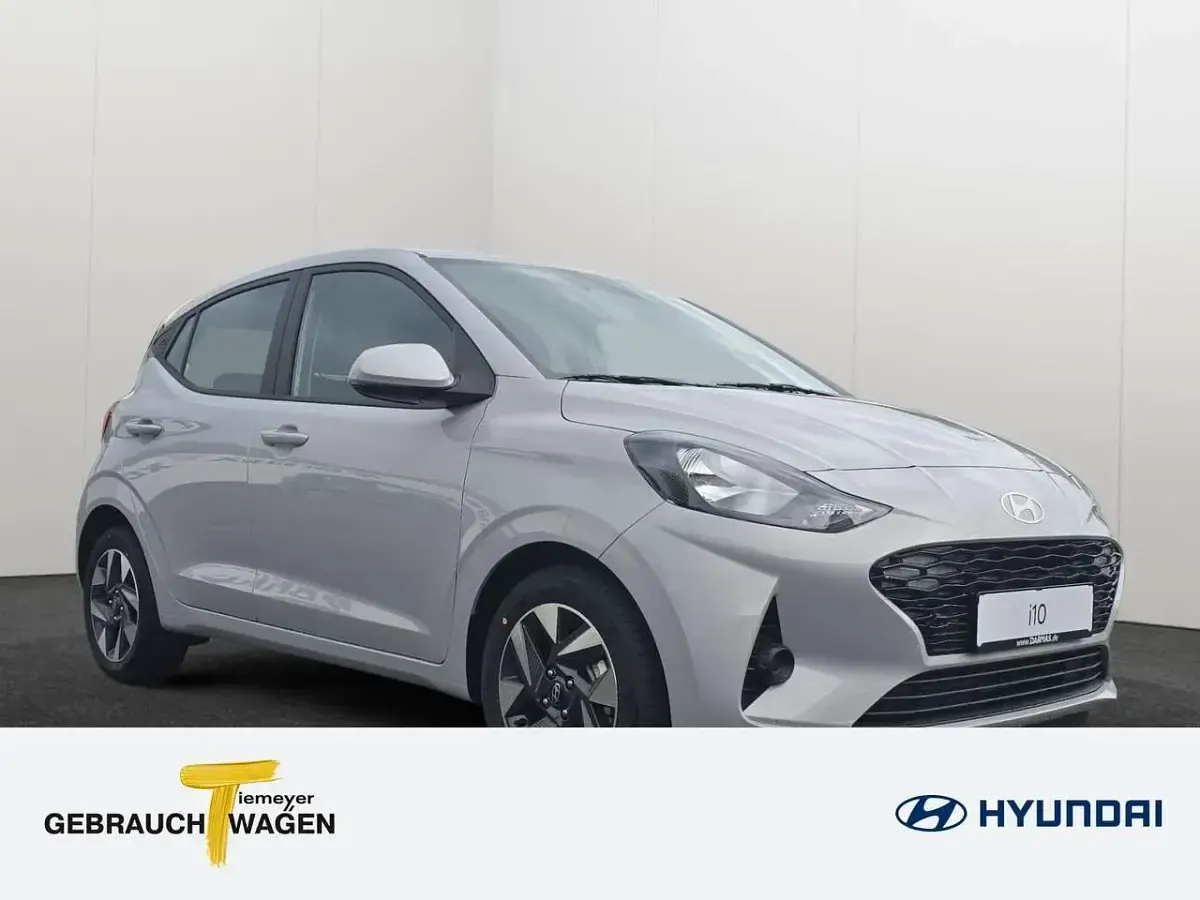 Gebraucht Hyundai i10 Trend 101 PS (74 kW) 2025 Lumen grey Kleinwagen