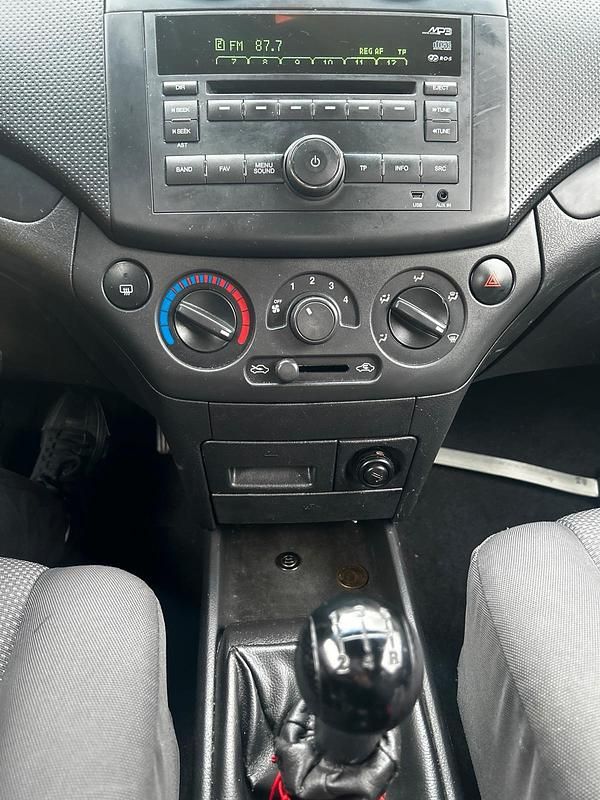 Gebraucht Chevrolet Aveo 2010 Weiß Kleinwagen