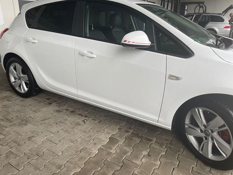 Gebraucht Opel Astra Selection 136 PS (100 kW) 2014 Weiß Limousine