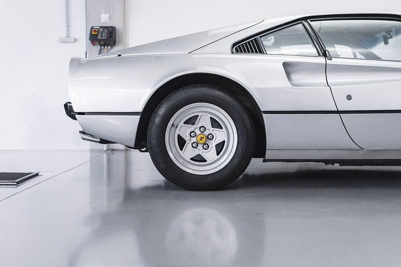 Gebraucht Ferrari 208 156 PS (114 kW) 1982 Silber Coupé