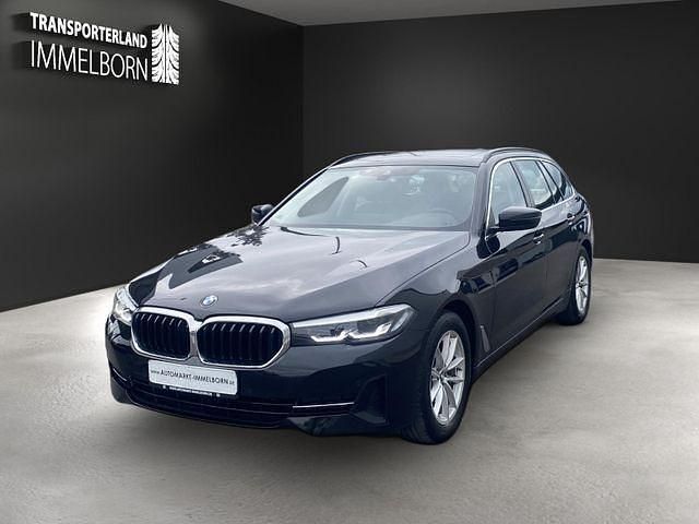 Gebraucht BMW 520 Performance 190 PS (139 kW) 2022 Black sapphire metallic Kombi