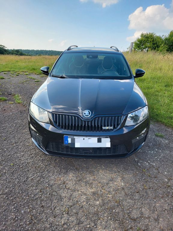 Schwarz Gebraucht 2015 Skoda Octavia RS Kombi | 15.000 € (Etwas zu teuer) - Bild 1/4