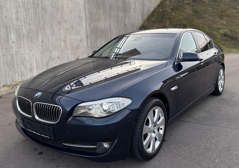 Imperialblau Gebraucht 2010 BMW 525 Sport Line Limousine | 12.900 € (Fairer Preis) - Bild 1/4