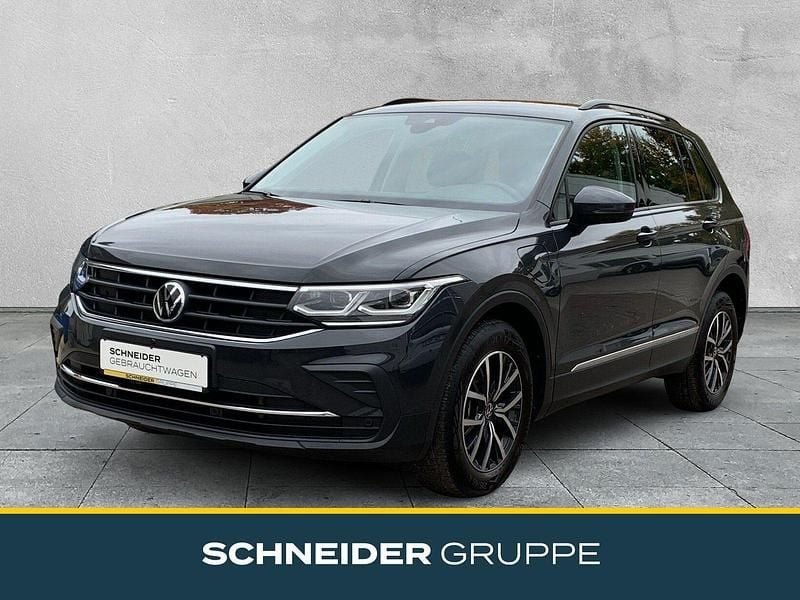 Grau Gebraucht 2021 VW Tiguan Life SUV | 26.690 € (Fairer Preis) - Bild 1/4