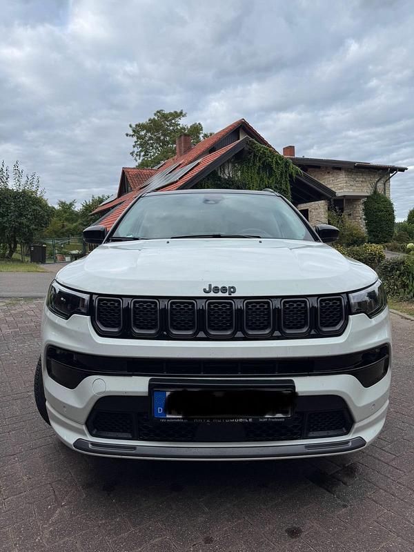 Weiß Gebraucht 2022 Jeep Compass SUV | 23.200 € (Superpreis) - Bild 1/4
