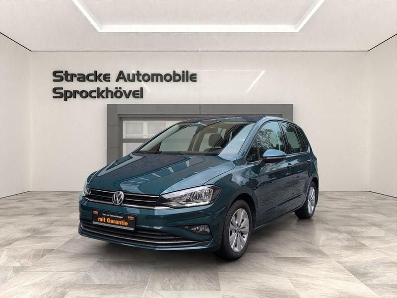 Pfauengrün metallic Gebraucht 2018 VW Golf Sportsvan Comfortline Van / Kleinbus | 16.899 € (Fairer Preis) - Bild 1/4