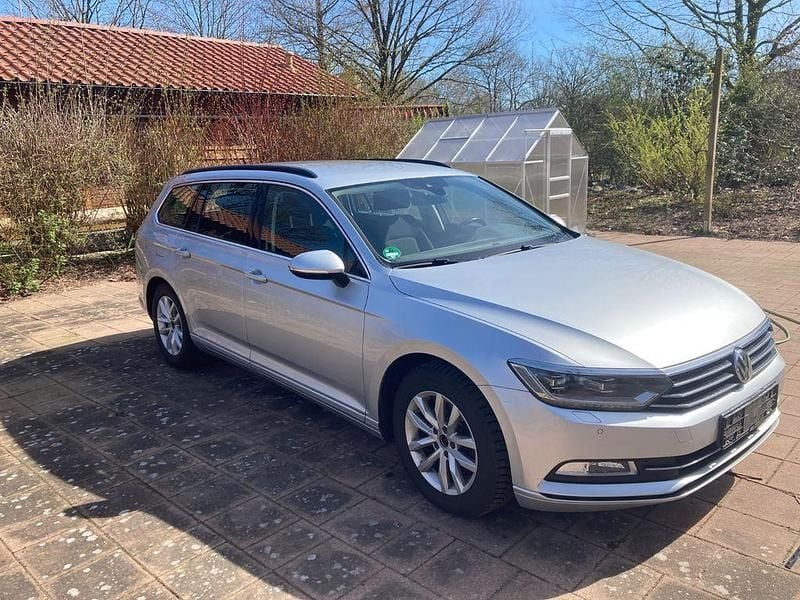 Gebraucht VW Passat 150 PS (110 kW) 2017 Silber Kombi