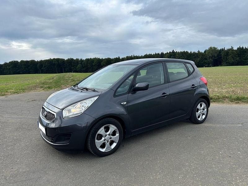Grau Gebraucht 2012 Kia Venga Edition 7 Kleinwagen | 3.000 € (Fairer Preis) - Bild 1/4