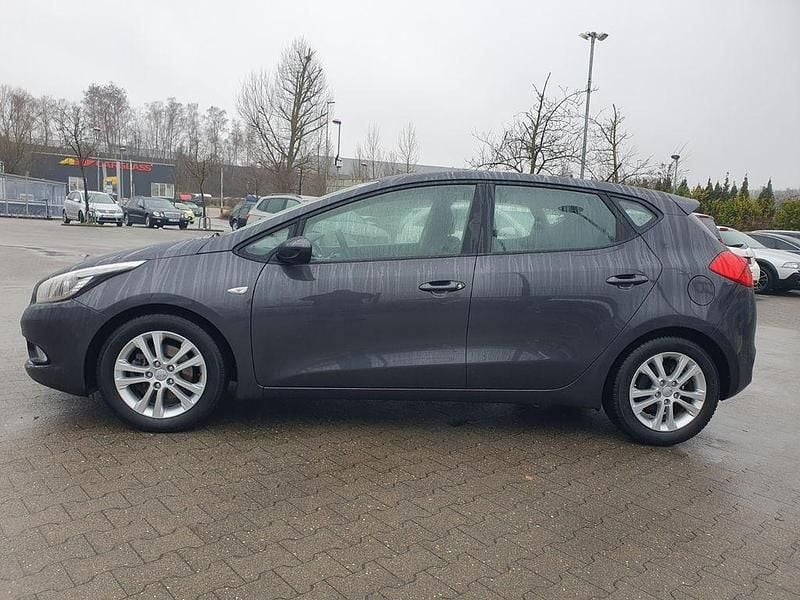 Gebraucht Kia Ceed Edition 7 99 PS (72 kW) 2012 Grau Kleinwagen