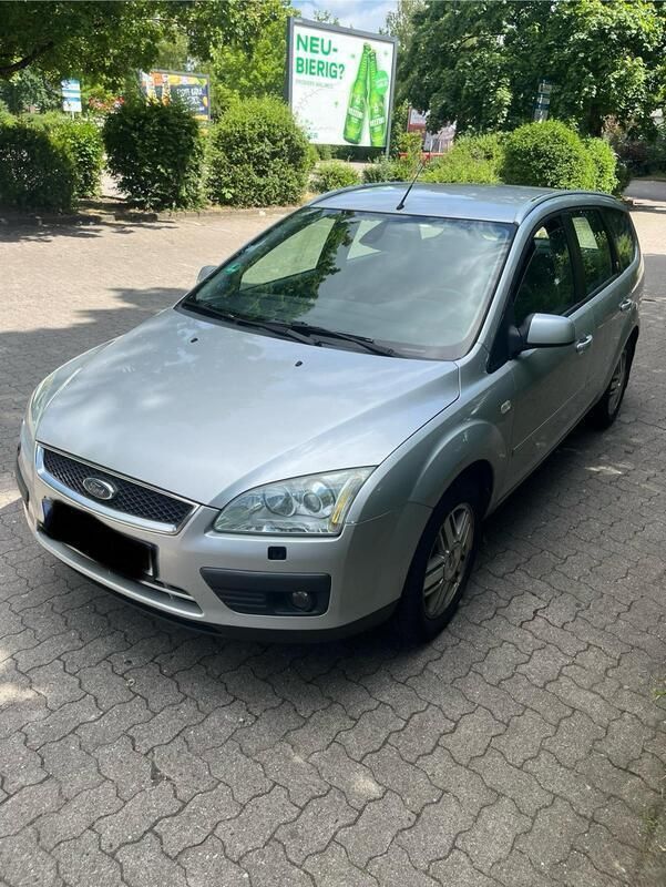 Silber Gebraucht 2005 Ford Focus Ghia Kombi | 750 € (Fairer Preis) - Bild 1/4