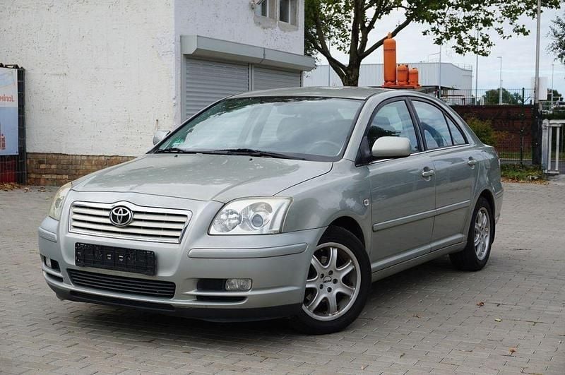 Grün Gebraucht 2003 Toyota Avensis Sol Kleinwagen | 3.690 € (Fairer Preis) - Bild 1/4