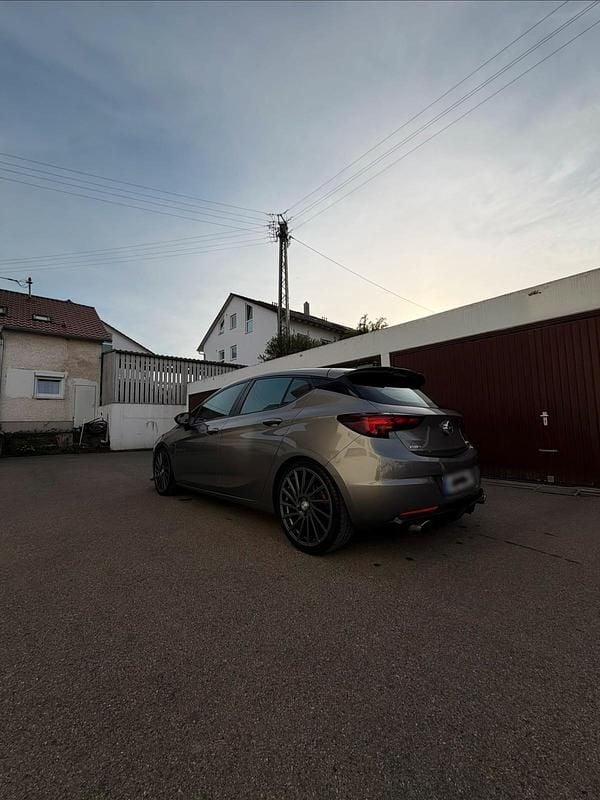 Usata Opel Astra 200 CV (147 kW) 2017 Andere farben Berlina