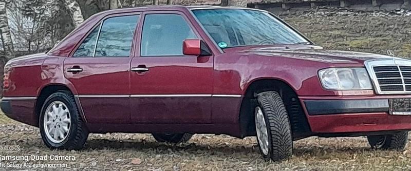 Gebraucht Mercedes 230 132 PS (97 kW) 1992 Rot Limousine