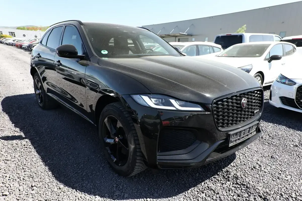 Second-hand Jaguar F-Pace R-Dynamic 250 CP (183 kW) 2022 Negru SUV