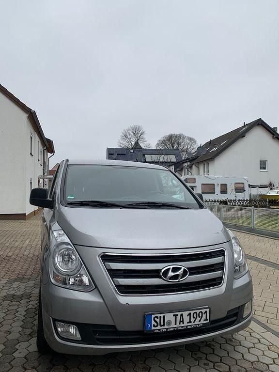 Gebraucht Hyundai H-1 170 PS (125 kW) 2017 Grau Van / Kleinbus