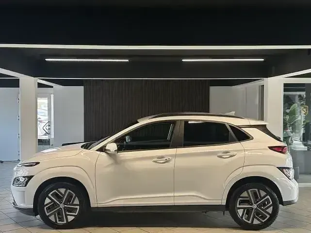 Gebraucht Hyundai Kona Trend 100 kW (136 PS) 2023 Weiß SUV