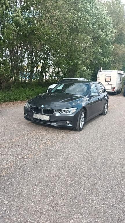 Grau Gebraucht 2014 BMW 320 Efficient Dynamics Kombi | 8.900 € (Guter Preis) - Bild 1/4