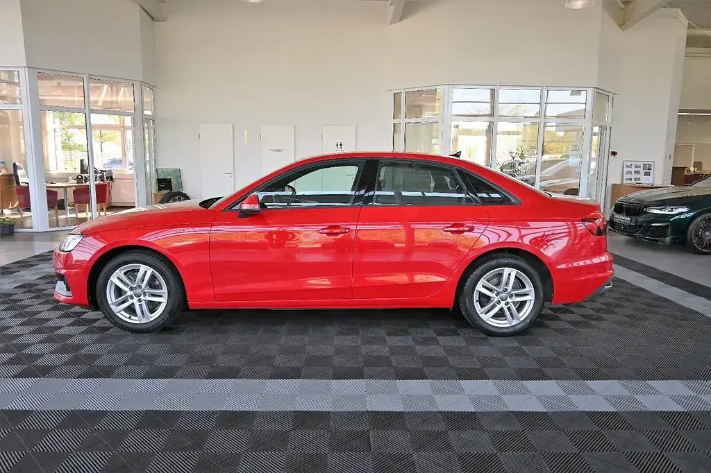 Gebraucht Audi A4 Sport 163 PS (119 kW) 2021 Rot Limousine