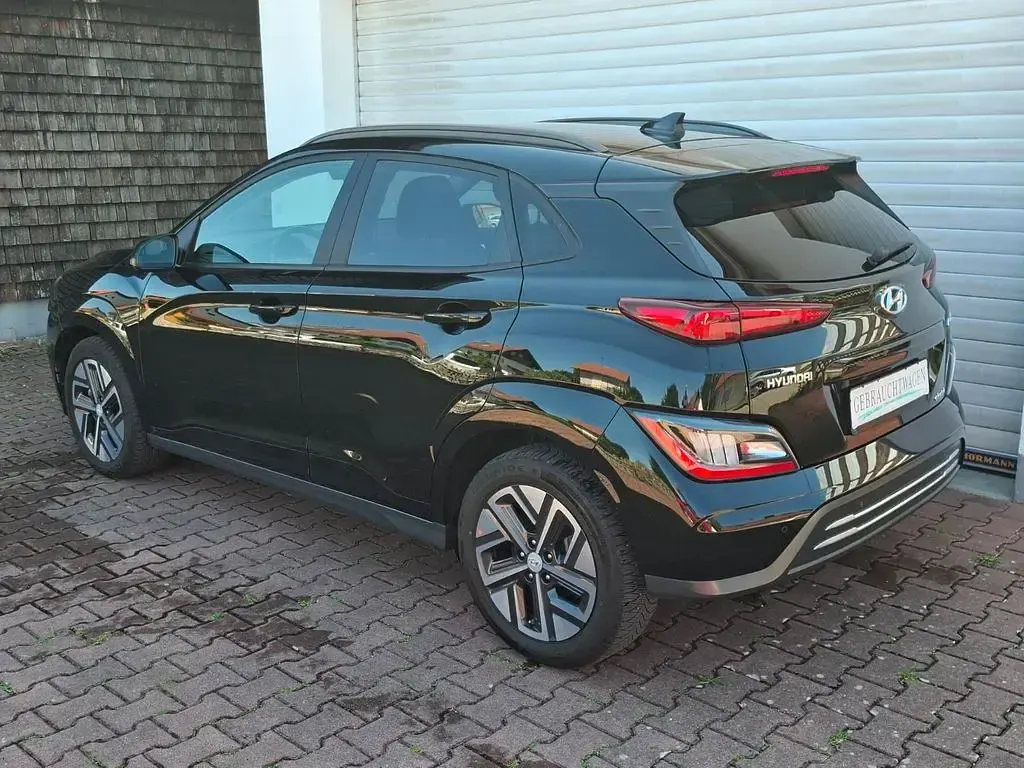 Gebraucht Hyundai Kona Trend 100 kW (136 PS) 2022 Schwarz SUV
