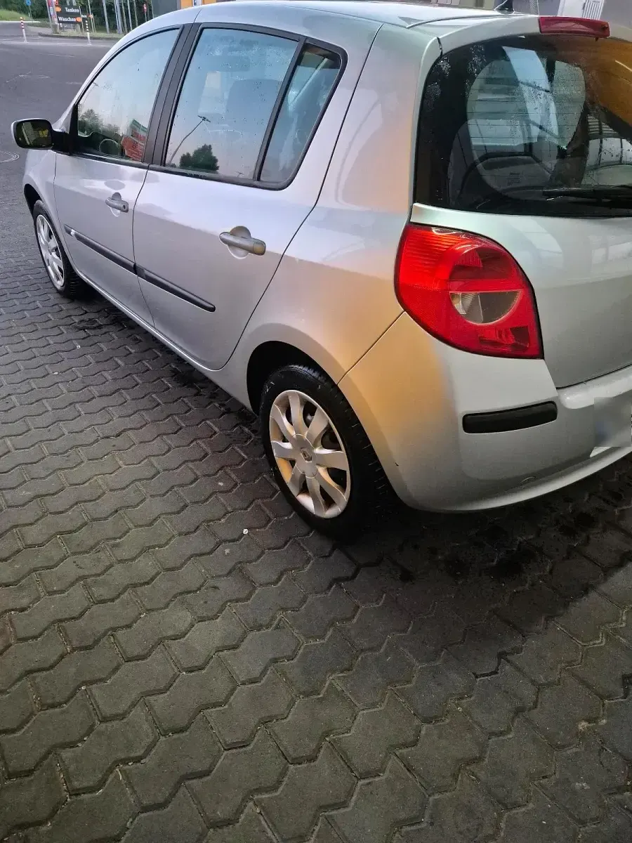Gebraucht Renault Clio III 112 PS (82 kW) 2006 Silber Kleinwagen