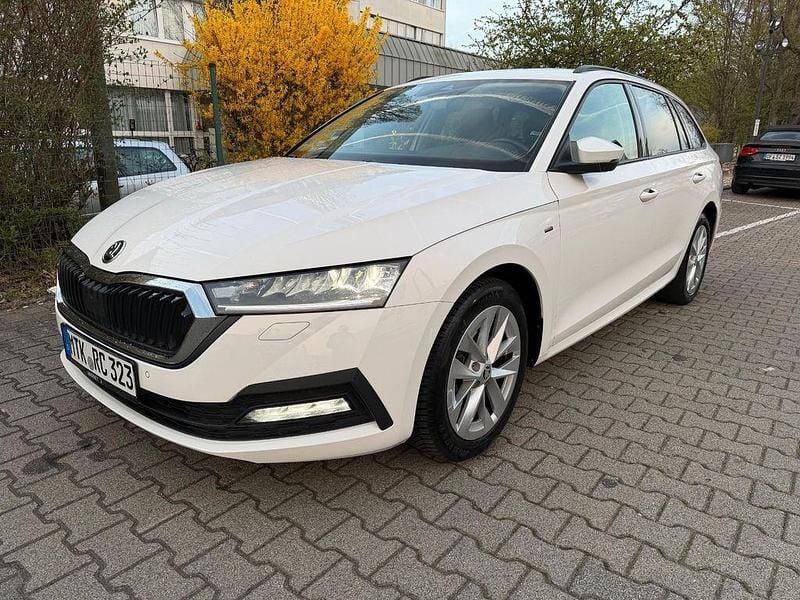 Gebraucht Skoda Octavia Clever 116 PS (85 kW) 2022 Weiß Limousine