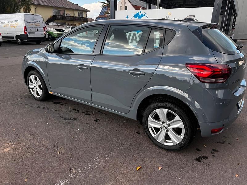 Gebraucht Dacia Sandero Expression 91 PS (66 kW) 2023 Grau Kleinwagen