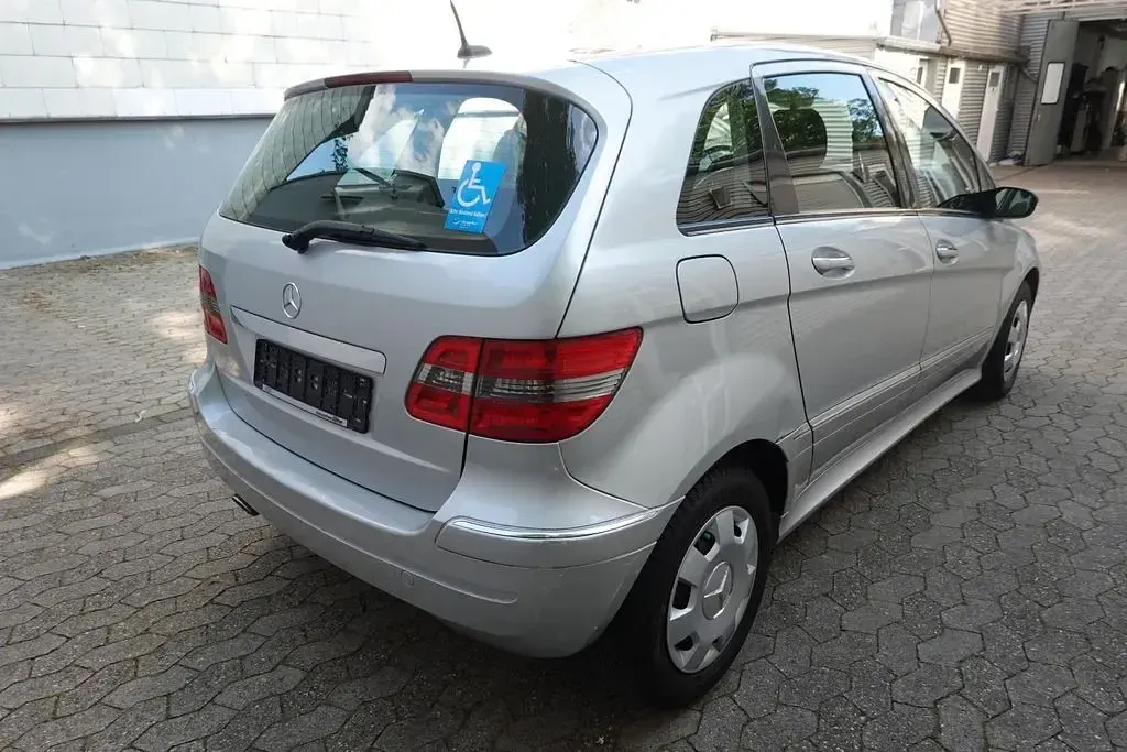 Używany Mercedes B170 116 KM (85 kW) 2005 Srebrny Minivan