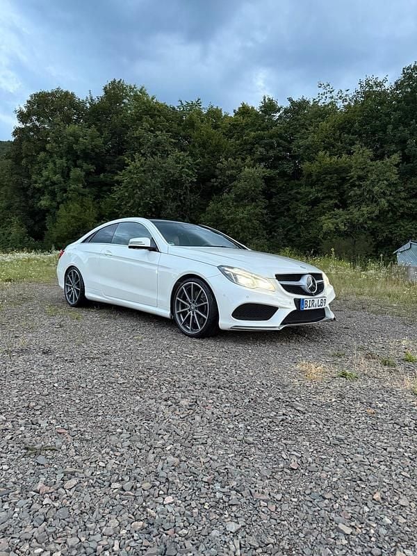 Weiß Gebraucht 2013 Mercedes E400 AMG Coupé | 22.899 € - Bild 1/4
