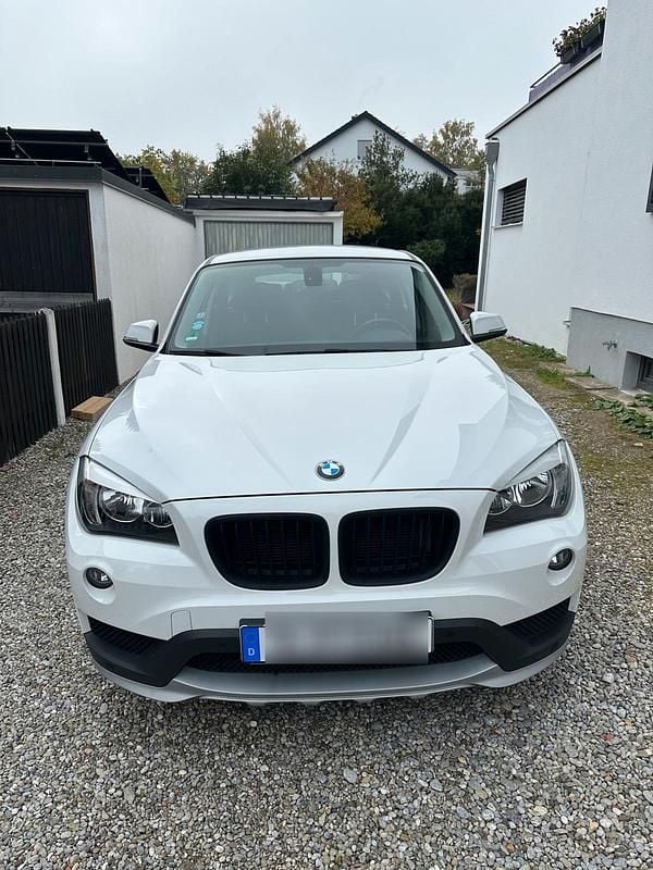 Weiß Gebraucht 2014 BMW X1 SUV | 9.900 € (Guter Preis) - Bild 1/4