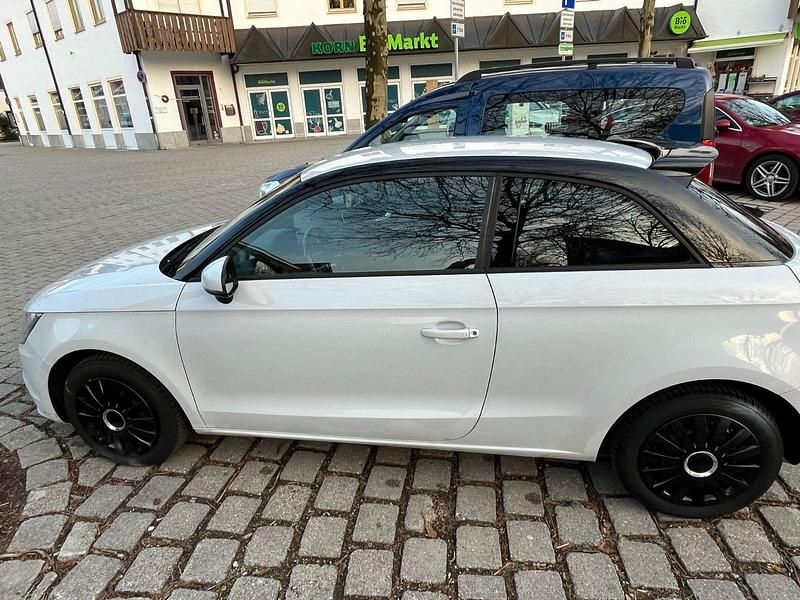 Gebraucht Audi A1 Attraction 86 PS (63 kW) 2013 Weiß Kleinwagen