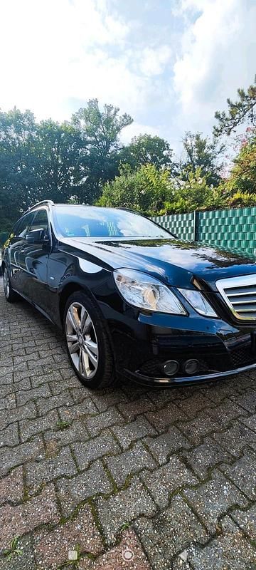 Schwarz Gebraucht 2010 Mercedes E200 Kombi | 8.200 € (Teuer) - Bild 1/4