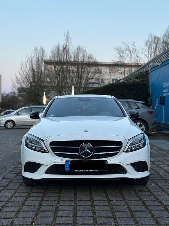Gebraucht Mercedes C220 Night 194 PS (142 kW) 2019 Weiß Limousine