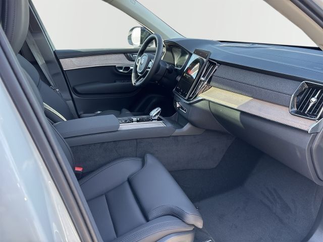 Gebraucht Volvo XC90 Plus 455 PS (334 kW) 2024 Crystal white / metallic SUV